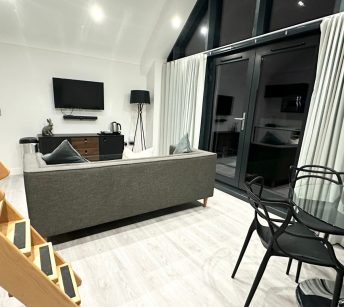 Mulberry Apartment by Polkastays